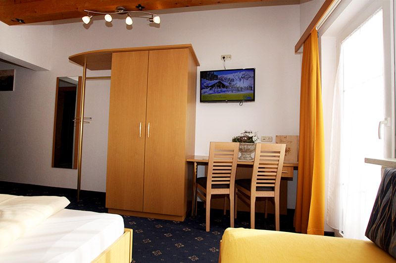 Appartements im Haus Geiger Fiss in Tirol Serfaus Fiss Ladis Frühstückspension Doppelzimmer