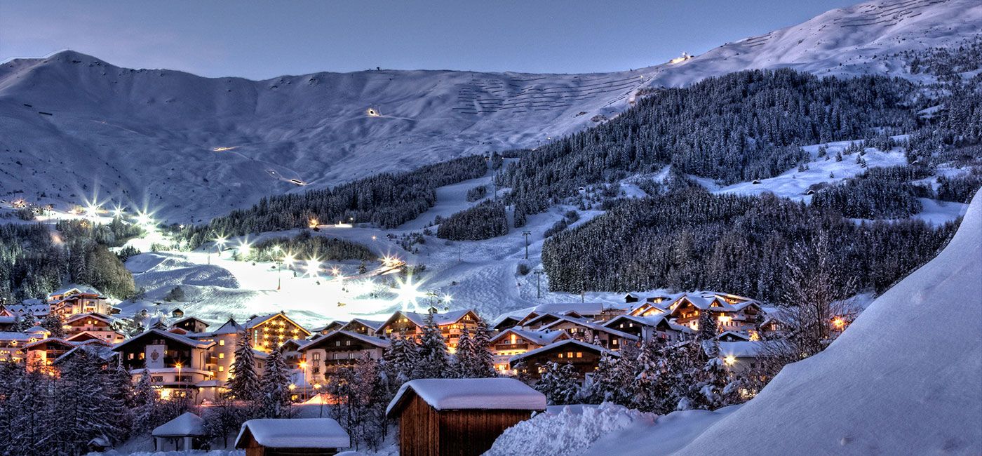Fiss bei Nacht im Winter Skiurlaub Serfaus Fiss Ladis Frühstückspension Geiger